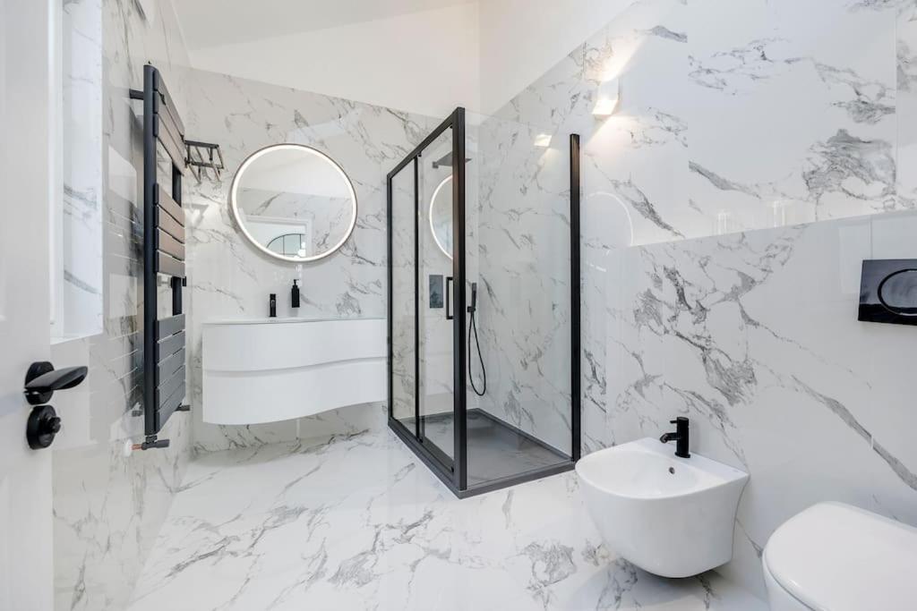 House 10 Mins To Tower Bridge Hot Tub & Parking Villa London Exteriör bild