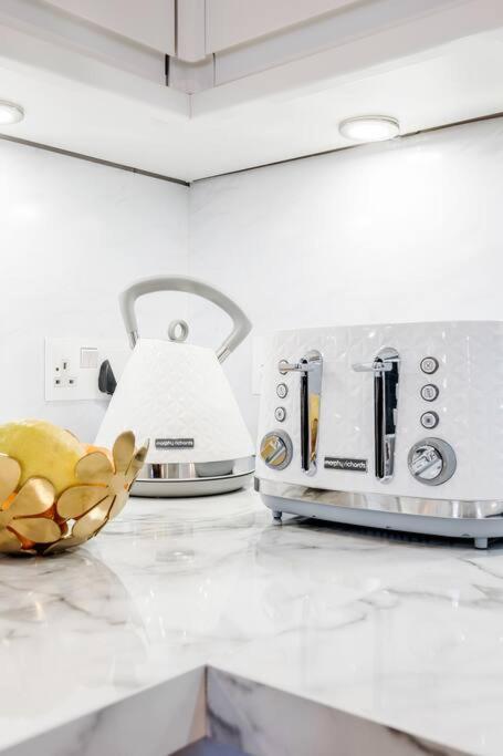 House 10 Mins To Tower Bridge Hot Tub & Parking Villa London Exteriör bild